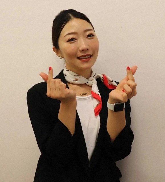 元外資系航空会社のキャビンアテンダント(CA)のお笑い芸人・CRAZY COCO(38)が15日深夜、テレビ朝日「見取り図じゃん」(日曜深夜0・10)に出演。「ありがたいんですが。エコノミークラスで名刺渡してくる人なんなの?」と疑問を呈した。