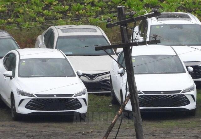 鴨緑江の対岸に並ぶ「盗まれた」トヨタと中国製EVの車列：北朝鮮「国家密輸」を主導する中国の覇権主義が日本に突きつける安全保障と経済の危機