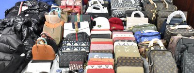 税関が1日2000点以上の偽ブランド品を差し止め、その8割超が中国発…日本市場を揺るがす模倣品流入の実態と警戒の必要性