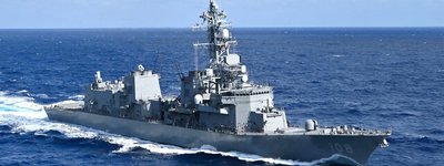 海自艦が近距離から中国海軍のステルス艦を激写！「日本最南端の有人島」周辺で対峙する様子が公開