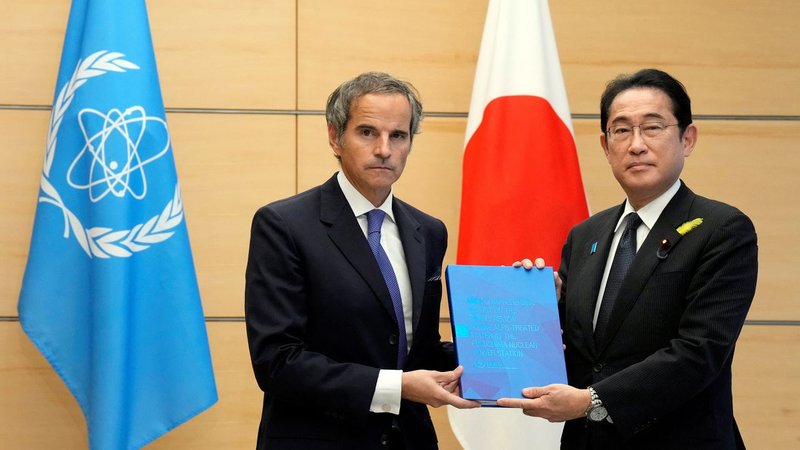 外交の専門性から言えば、正常な国家の外交官は他国の内政干渉を避け、公共の論争への過度な関与を慎み、国際的な信頼醸成や相互利益の拡大を第一の任務とするのが当然である。しかし近年の北京の実践はこれとは正反対であり、強烈な外交レトリックによって周辺国に心理的圧力を加え、経済・貿易のレバーや軍事的な示威行動と組み合わせて一方的な圧力を行使している。さらに、民族主義的世論を動員する手法も多用しており、前回の福島産水産物をめぐる摩擦では、多数の中国人が日本に嫌がらせ電話をかける事態まで起きた。