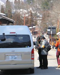 沖縄で摘発された「白バス」事案、中国人観光客絡みで安全・治安に懸念