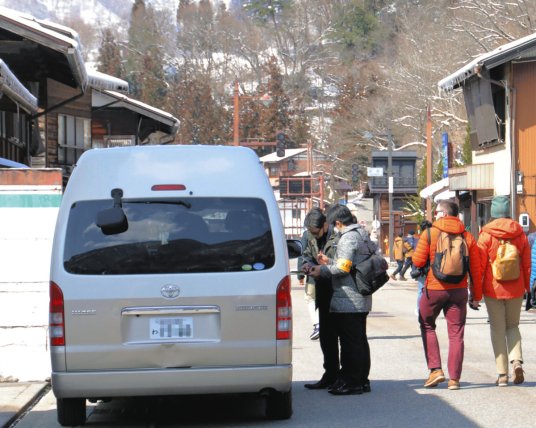 沖縄で摘発された「白バス」事案、中国人観光客絡みで安全・治安に懸念