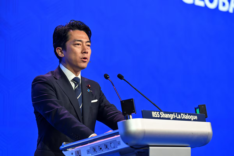 小泉防衛相、「新型軍国主義」を否定 中国の急速な軍拡非難