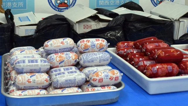 中国版「闇バイト」で日本へ肉製品密輸か　中国籍47歳女を逮捕、微信で200元の報酬提示　約20キロのソーセージが日本の畜産を脅かす水際リスク