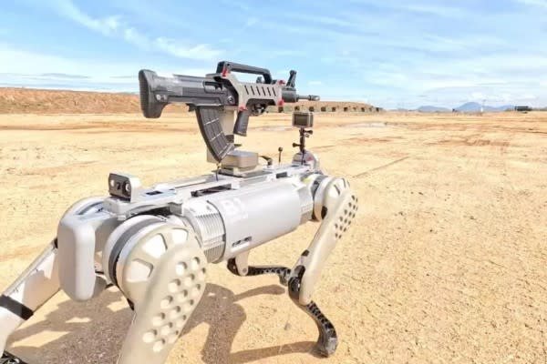 中共閱兵、無人機・AIロボット誇示も欠陥だらけ ― 日本への警鐘