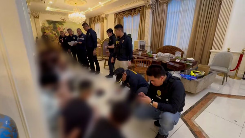 バンコクの“豪邸”に特殊詐欺拠点 日本人4人含む14人拘束 日本の警察官装い電話か 当局は“指示役”の中国人追う